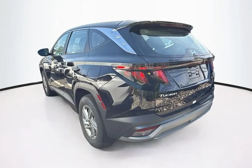 2025 Hyundai Tucson SE photo 1