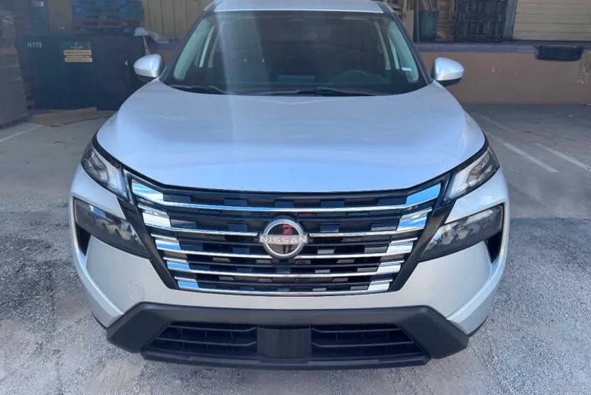 2024 Nissan Rogue SV photo 1