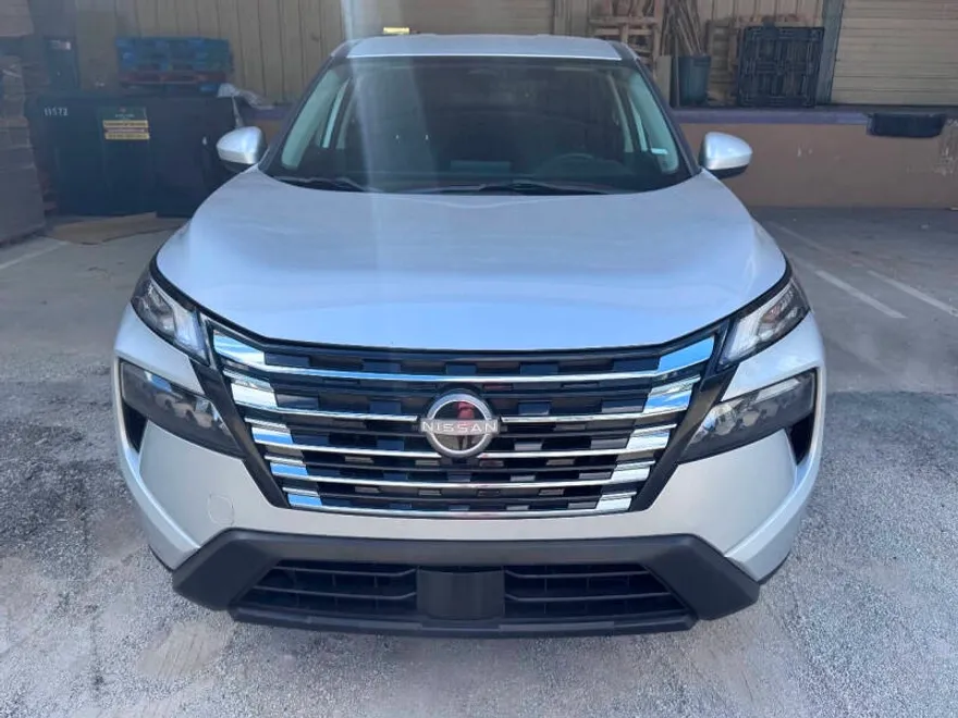2024 Nissan Rogue SV photo 1