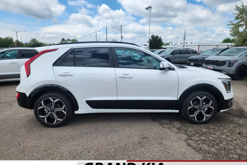 2025 Kia Niro EX Touring photo 1