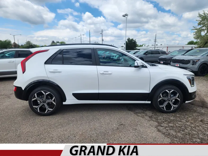 2025 Kia Niro EX Touring photo 1