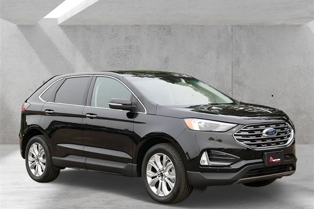 2023 Ford Edge Titanium photo 1