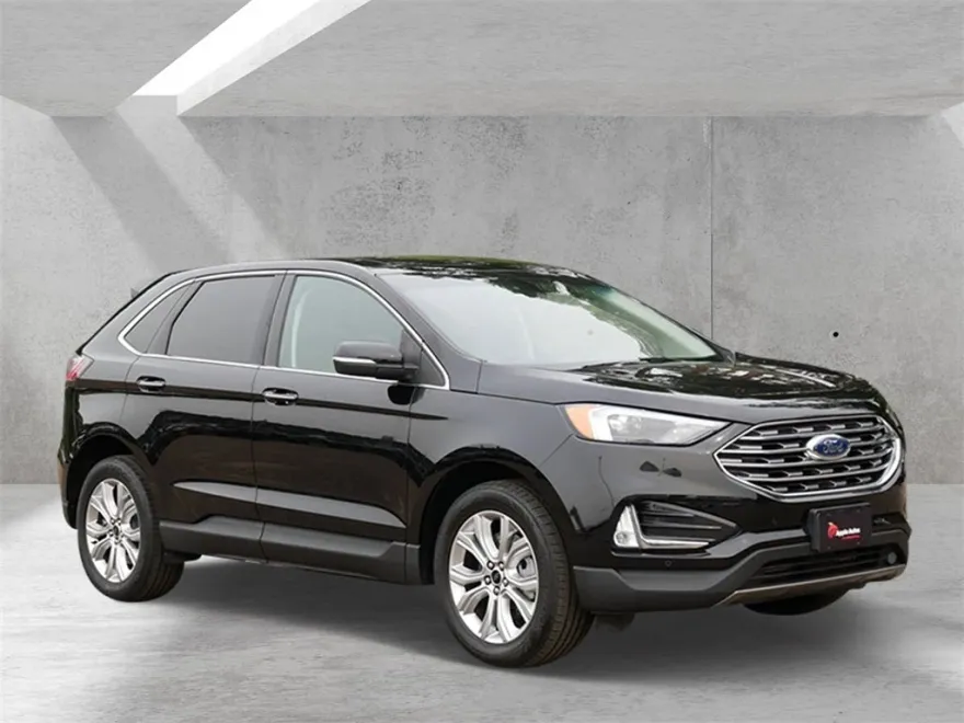 2023 Ford Edge Titanium photo 1
