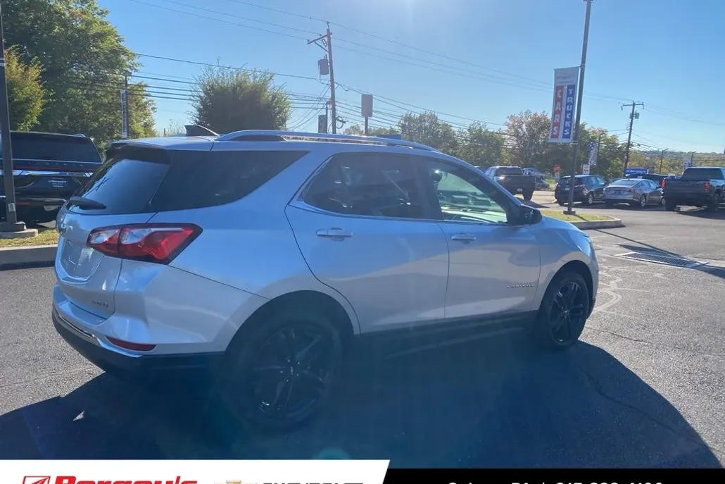 2021 Chevrolet Equinox LT photo 1