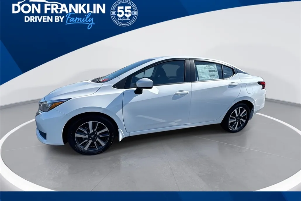2025 Nissan Versa 1.6 SV photo 1
