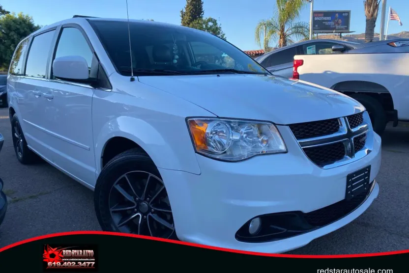 2017 Dodge Grand Caravan SXT photo 1