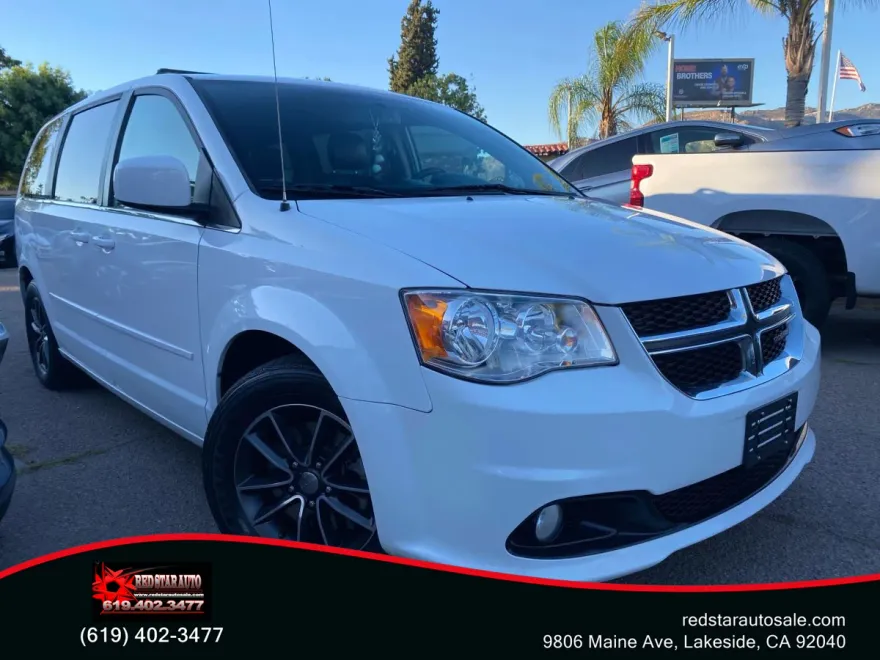 2017 Dodge Grand Caravan SXT photo 1