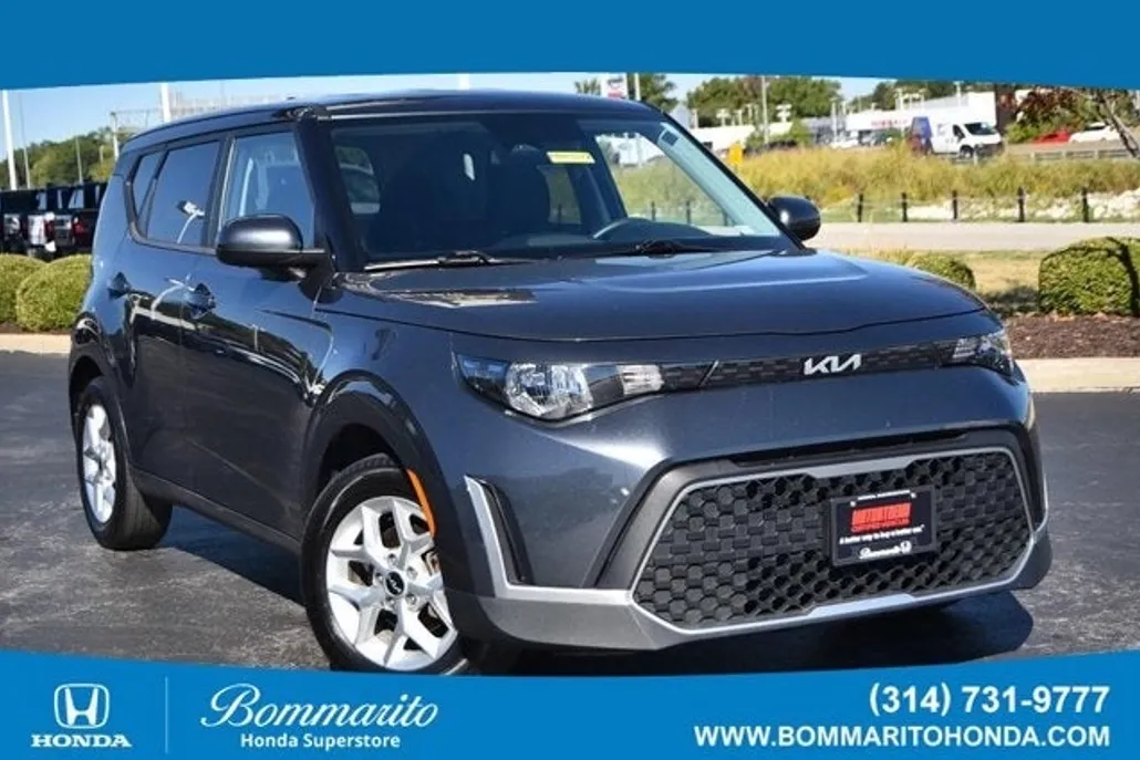 2023 Kia Soul LX photo 1