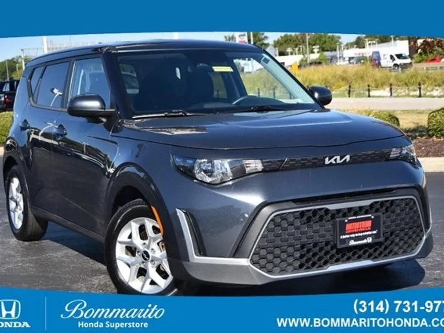 2023 Kia Soul LX photo 1