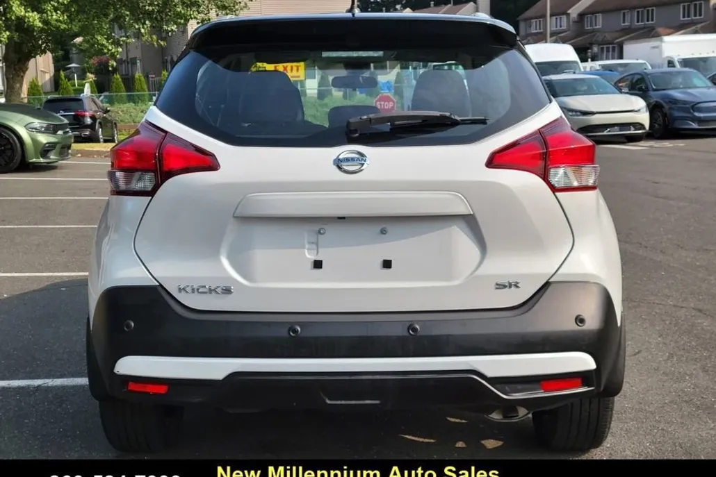 2020 Nissan Kicks SR photo 1