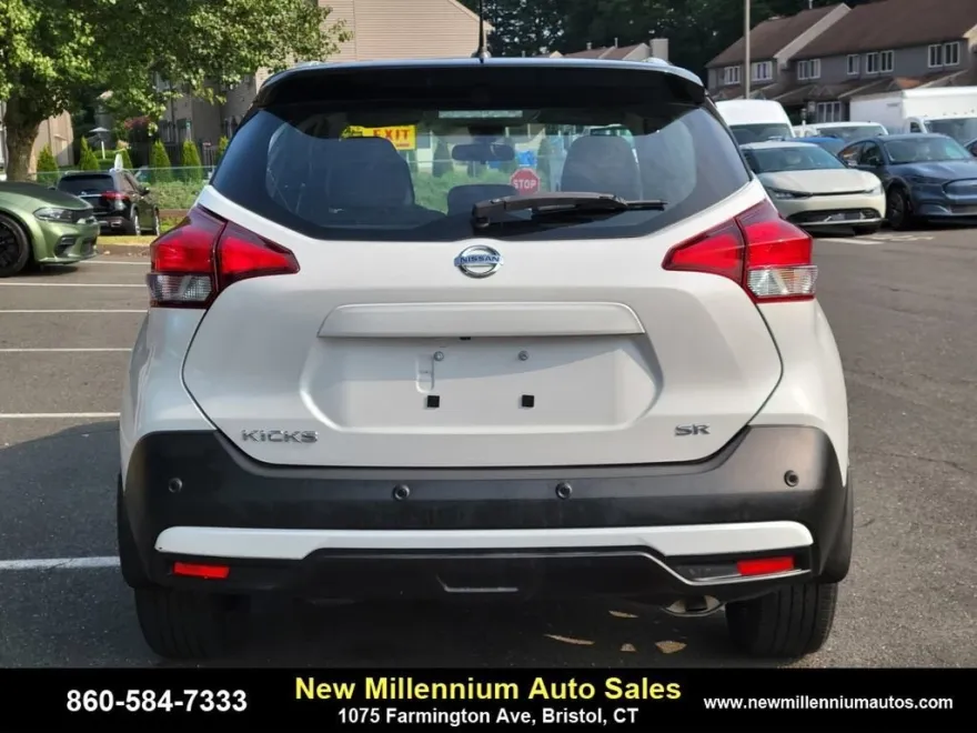 2020 Nissan Kicks SR photo 1