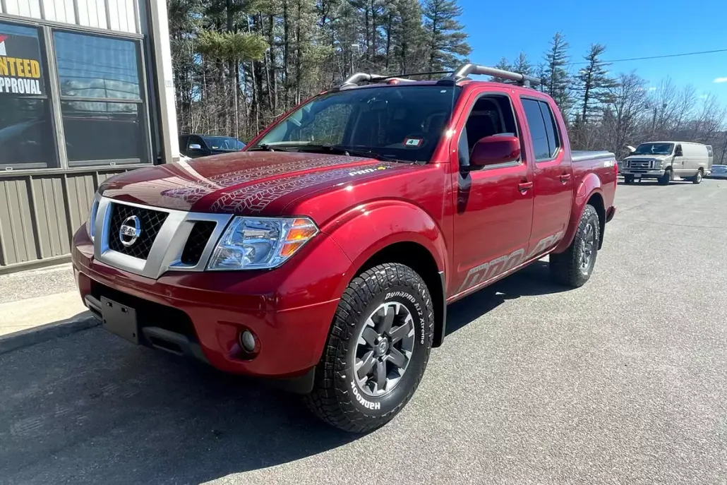 2017 Nissan Frontier Crew Cab PRO-4X photo 1
