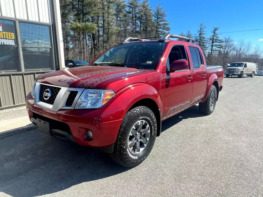 2017 Nissan Frontier Crew Cab PRO-4X photo 1