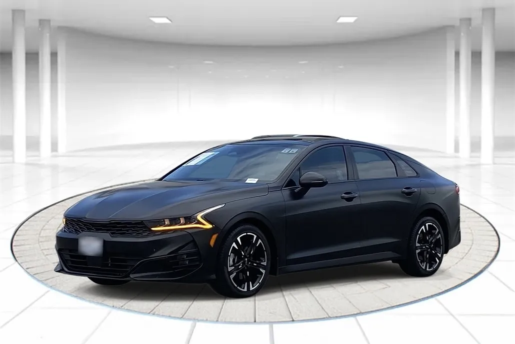 2022 Kia K5 GT-Line photo 1