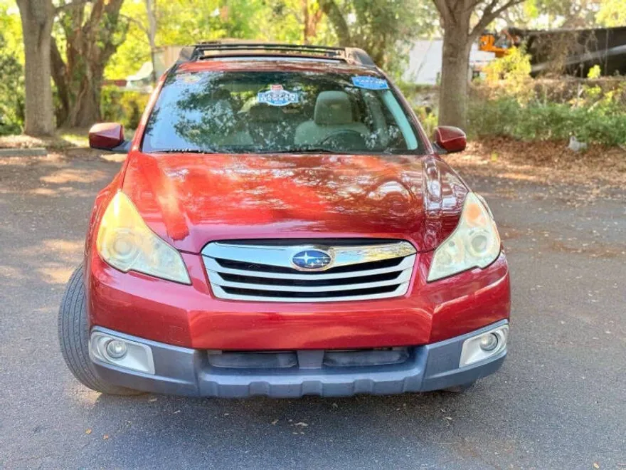 2011 Subaru Outback 2.5i Premium photo 1