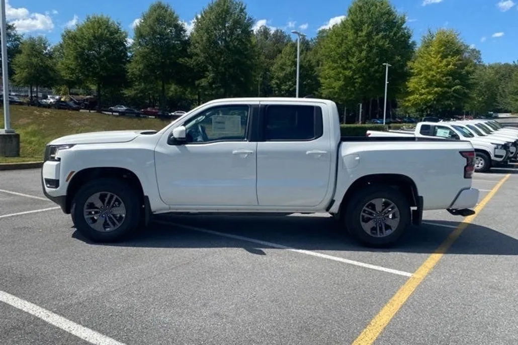 2025 Nissan Frontier Crew Cab SV photo 1