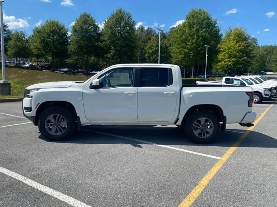 2025 Nissan Frontier Crew Cab SV photo 1