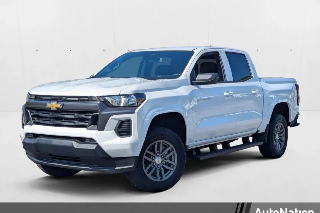 2025 Chevrolet Colorado Work Truck LT photo 1