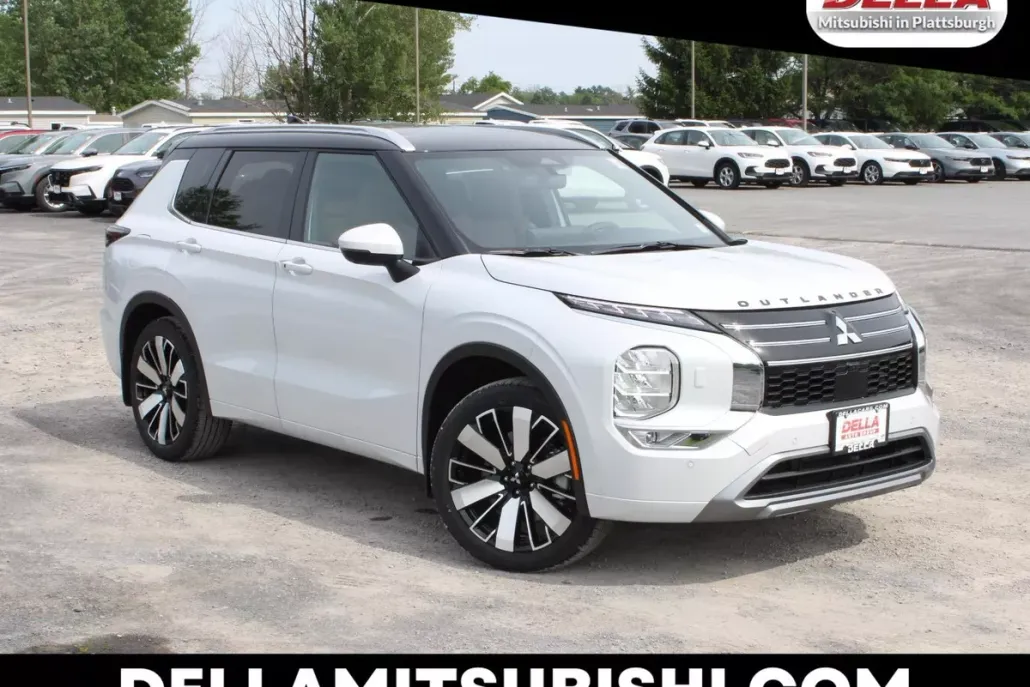 2025 Mitsubishi Outlander SEL photo 1