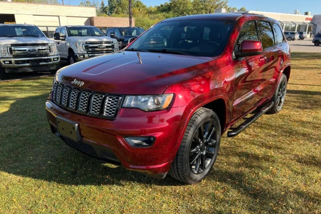 2017 Jeep Grand Cherokee Altitude photo 1