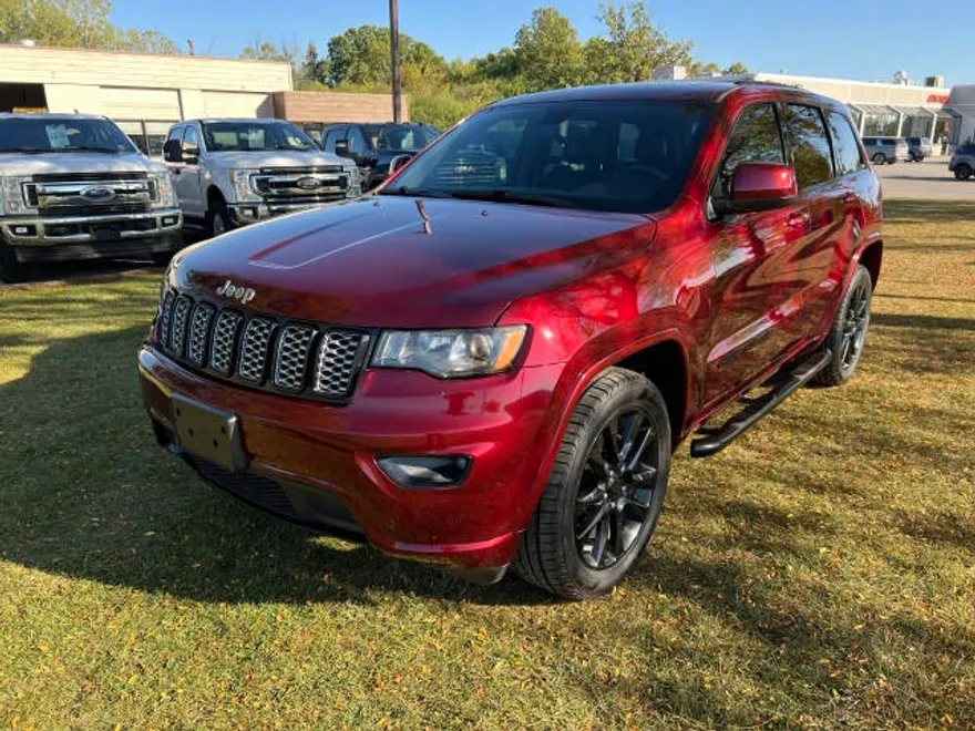 2017 Jeep Grand Cherokee Altitude photo 1