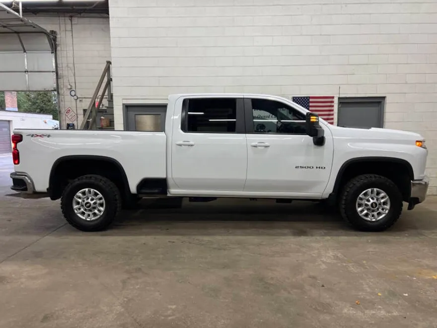 2021 Chevrolet Silverado 2500HD LT photo 1