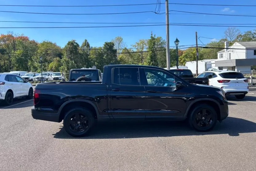 2023 Honda Ridgeline Black Edition photo 1