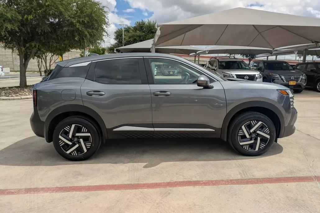2025 Nissan Kicks SV photo 1