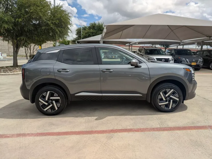 2025 Nissan Kicks SV photo 1