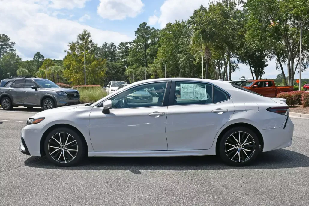 2023 Toyota Camry Hybrid SE photo 1