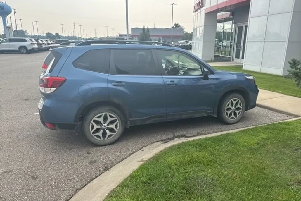 2019 Subaru Forester Premium photo 1