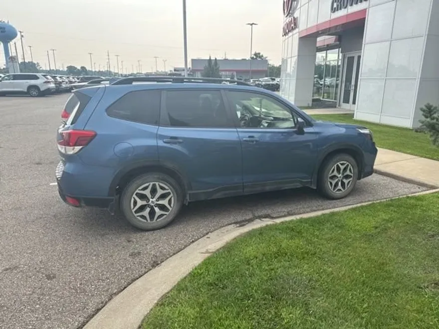 2019 Subaru Forester Premium photo 1