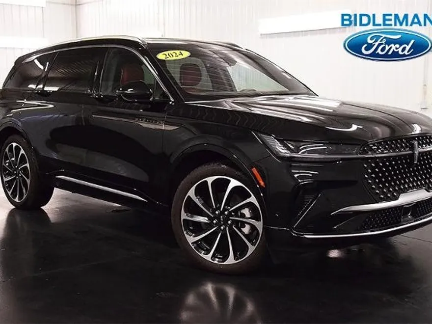 2024 Lincoln Nautilus Black Label photo 1