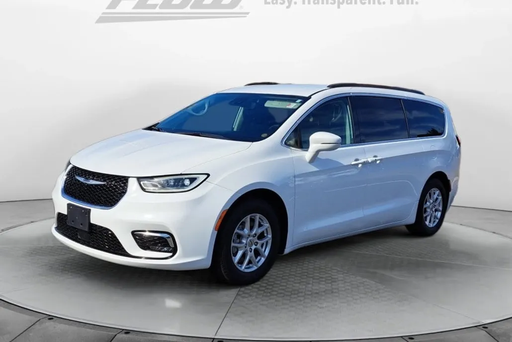 2022 Chrysler Pacifica Touring L photo 1