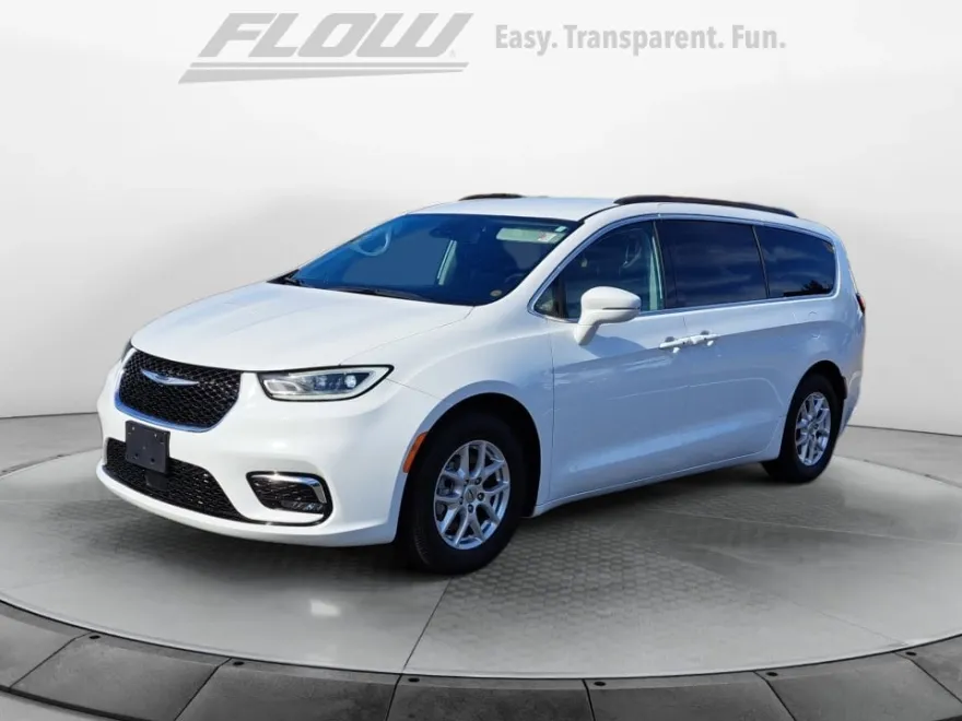 2022 Chrysler Pacifica Touring L photo 1