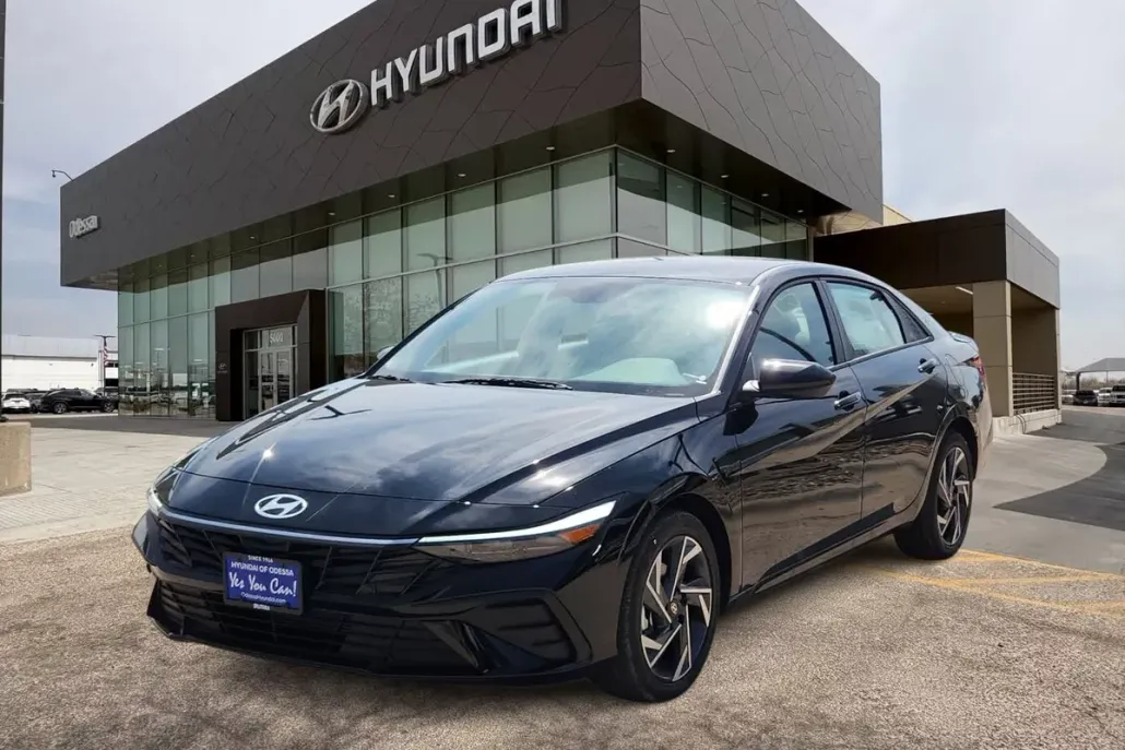 2025 Hyundai Elantra SEL Sport photo 1