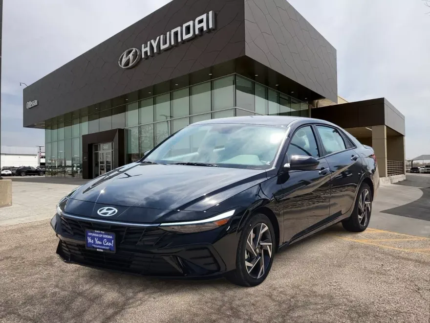 2025 Hyundai Elantra SEL Sport photo 1
