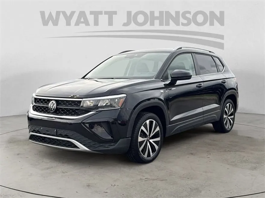 2024 Volkswagen Taos SE photo 1