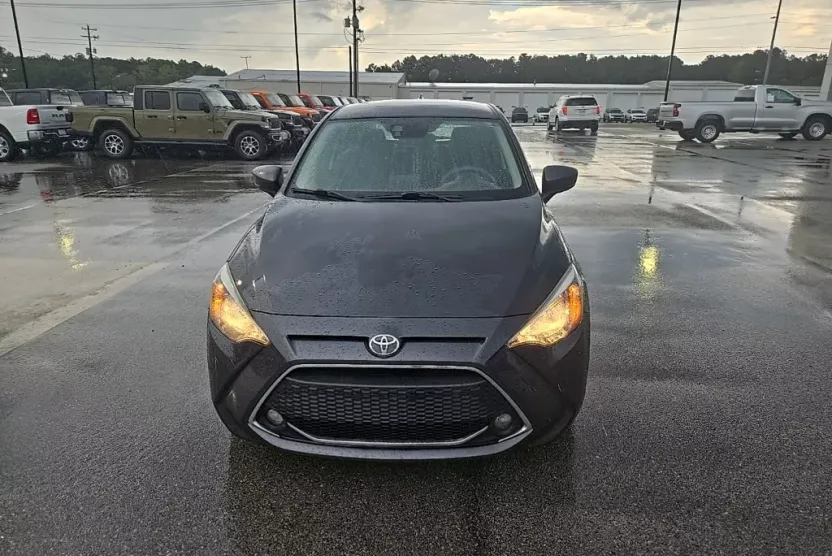 2020 Toyota Yaris LE photo 1