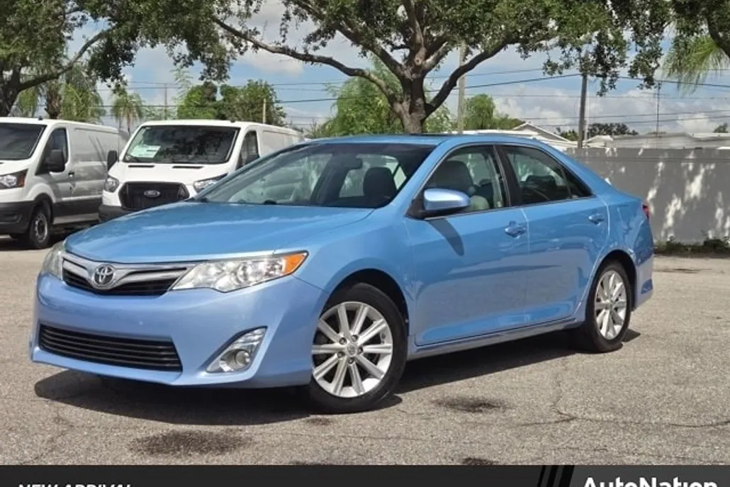 2014 Toyota Camry XLE photo 1