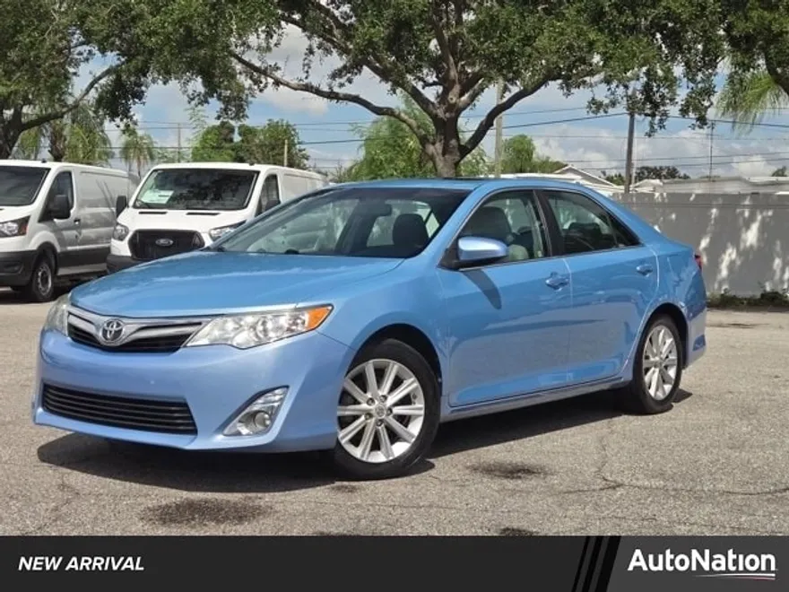 2014 Toyota Camry XLE photo 1