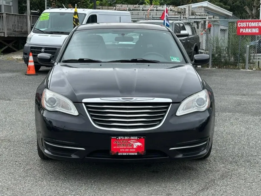 2012 Chrysler 200 LX photo 1