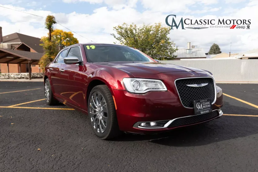 2019 Chrysler 300 Limited photo 1