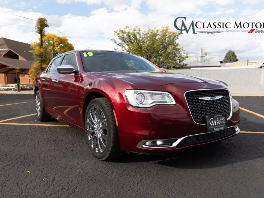 2019 Chrysler 300 Limited photo 1
