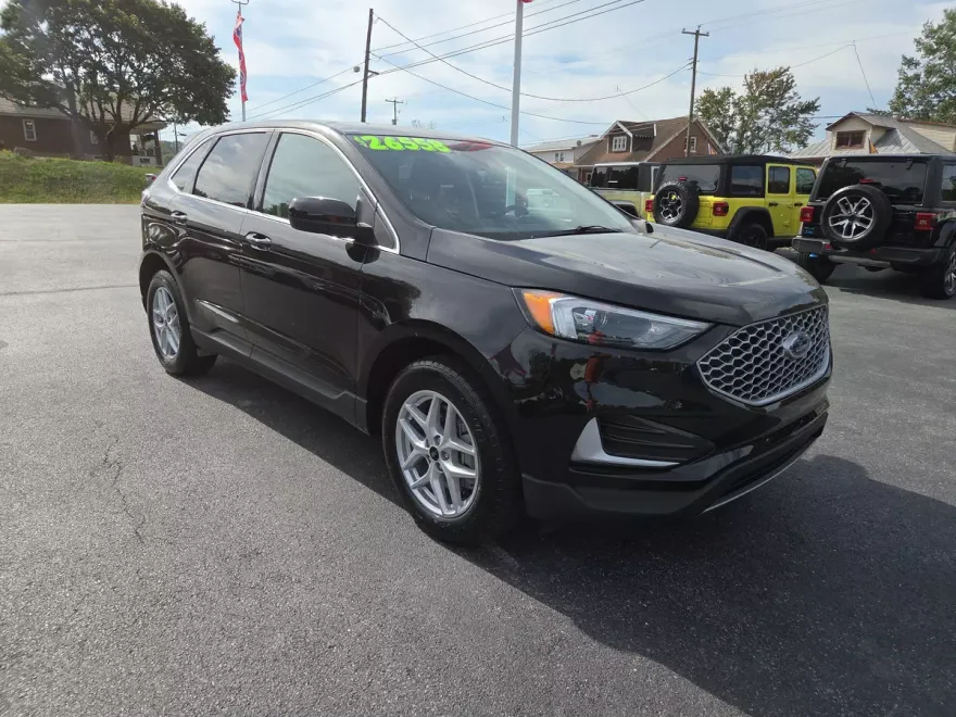 2024 Ford Edge SEL photo 1