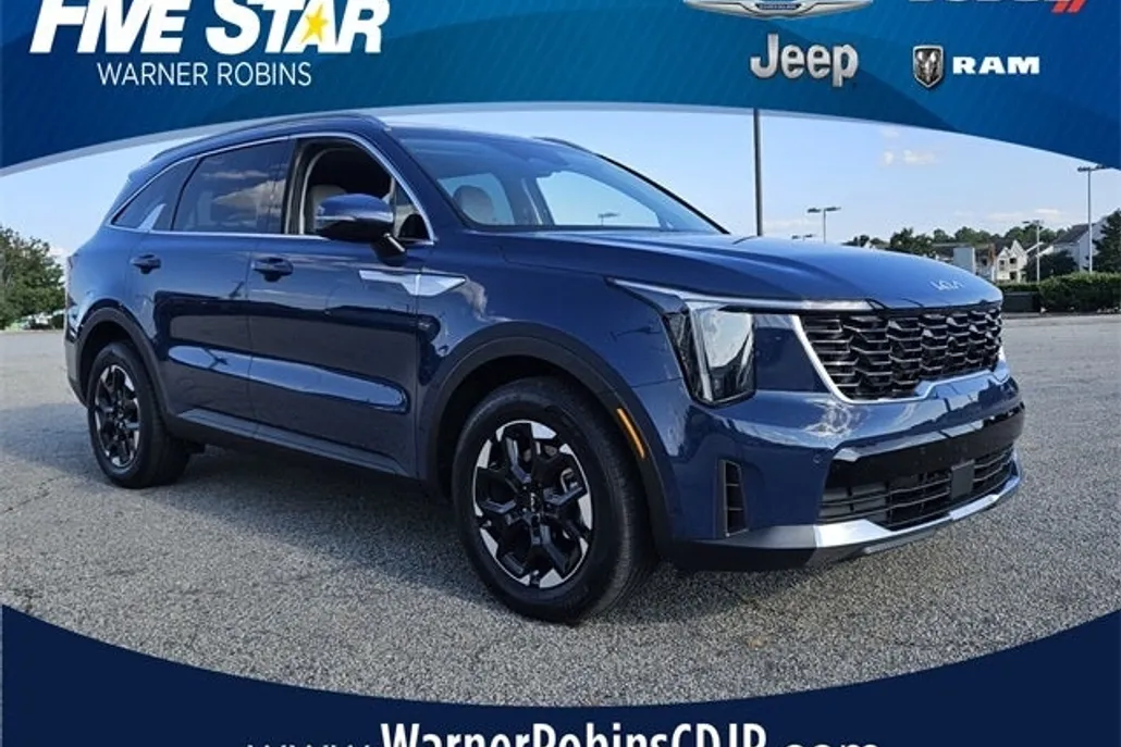2025 Kia Sorento S photo 1