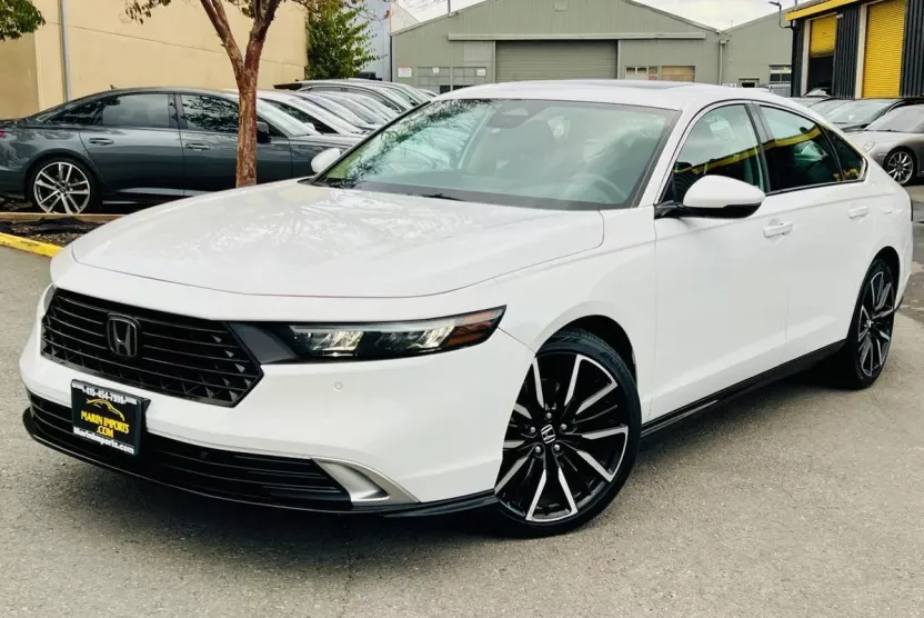 2023 Honda Accord Hybrid Touring photo 1