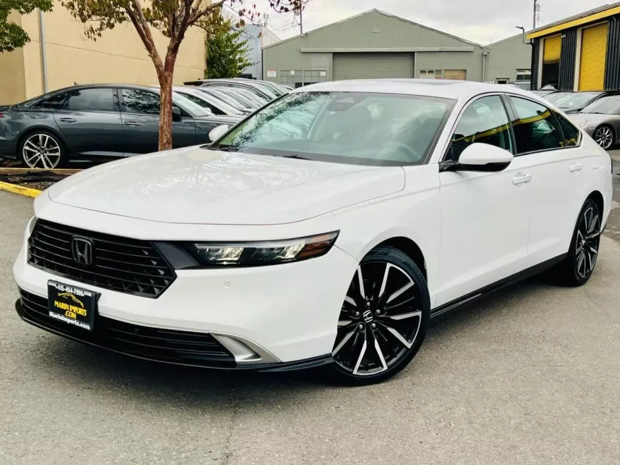 2023 Honda Accord Hybrid Touring photo 1