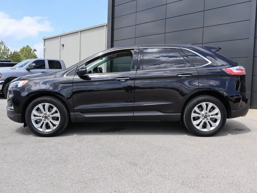 2023 Ford Edge Titanium photo 1