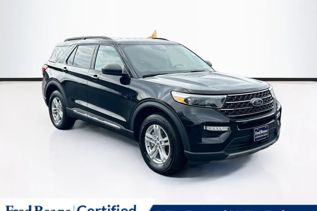 2023 Ford Explorer XLT photo 1
